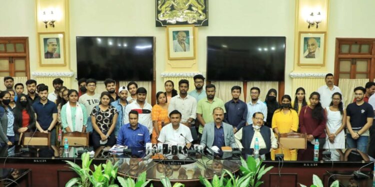 ಉಕ್ರೇನ್ ನಿಂದ ಹಿಂದಿರುಗಿದ ವೈದ್ಯಕೀಯ ವಿದ್ಯಾರ್ಥಿಗಳಿಗೆ ರಾಜ್ಯದ ಮೆಡಿಕಲ್ ಕಾಲೇಜಿನಿಂದ ಉಚಿತ ಅವಕಾಶ : ಸಚಿವ ಸುಧಾಕರ್