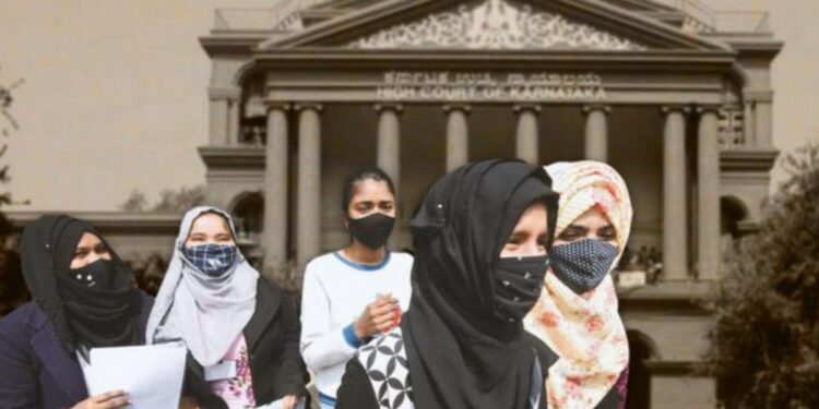 ಹಿಜಾಬ್ ವಿವಾದ: ಹೈಕೋರ್ಟ್ ತೀರ್ಪು ಹೊರಬಿದ್ದ ಕ್ಷಣಗಳಲ್ಲೇ ರಿಟ್ ಅರ್ಜಿ!