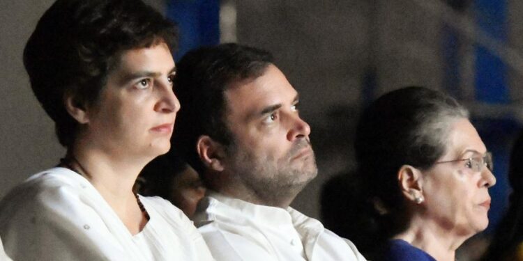 ಕಾಂಗ್ರೆಸ್‌ ಪಕ್ಷದ ಎಲ್ಲಾ ಜವಾಬ್ದಾರಿಗಳಿಗೂ ರಾಜಿನಾಮೆ ನೀಡಲಿದೆಯೇ ಗಾಂಧಿ ಪರಿವಾರ?