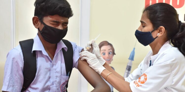 12 ವರ್ಷ ಮೇಲ್ಪಟ್ಟ ಮಕ್ಕಳಿಗೂ ಲಸಿಕೆ : ರಾಜ್ಯದ 20 ಲಕ್ಷ ಮಕ್ಕಳಿಗೆ ವ್ಯಾಕ್ಸಿನ್!