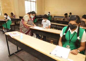 SSLC ಪರೀಕ್ಷೆ : ಮೊದಲ ದಿನವೇ 20 ಸಾವಿರಕ್ಕೂ ಅಧಿಕ ಮಕ್ಕಳು ಪರೀಕ್ಷೆಗೆ ಗೈರು!