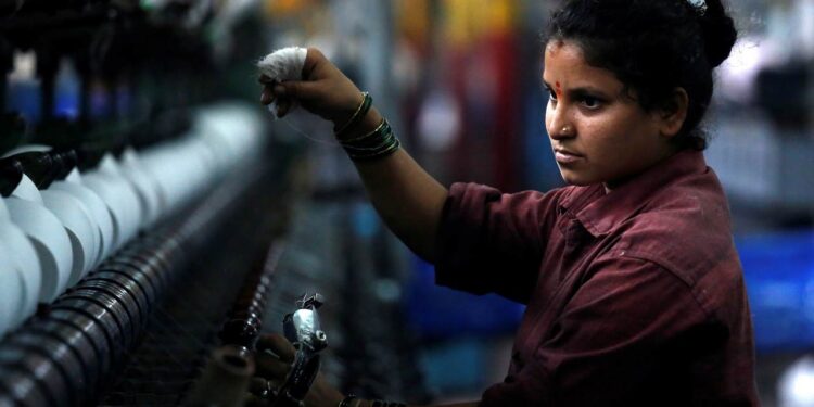 ದೇಶದ ಸಾಮಾಜಿಕ ಸಂರಚನೆ ಮಹಿಳಾ ಕಾರ್ಮಿಕರ ವೇತನವನ್ನು ನಿರ್ಧರಿಸುತ್ತಿದೆಯೇ? ಒಂದು ಅವಲೋಕನ