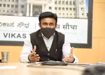 ಕರೋನ 4ನೇ ಅಲೆ ಆತಂಕ : ಮತ್ತೆ ಮಾಸ್ಕ್ & ಸಾಮಾಜಿಕ ಅಂತರ ಕಡ್ಡಾಯಗೊಳಿಸಿದ ರಾಜ್ಯ ಸರ್ಕಾರ!