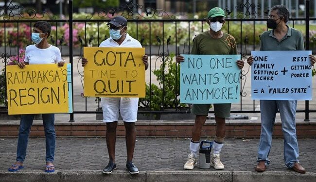 ಶ್ರೀಲಂಕಾದ ಸಚಿವರ ಸಾಮೂಹಿಕ ರಾಜೀನಾಮೆ: ಪ್ರಧಾನಿಯಾಗಿ ರಾಜಪಕ್ಸೆ ಮುಂದುವರಿಕೆ!