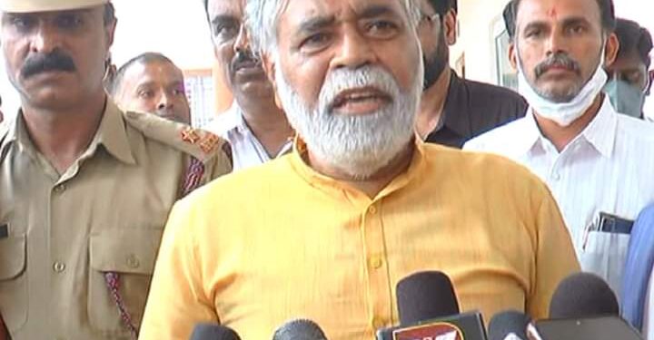 ಹಿಜಾಬ್ ವಿವಾದ | ಹೈಕೋರ್ಟ್ ಆದೇಶವನ್ನು ಉಲ್ಲಂಘಿಸಿದ್ದಕ್ಕಾಗಿ ಸಚಿವ ಬಿ.ಸಿ.ನಾಗೇಶ್ಗೆ ಲೀಗಲ್ ನೋಟಿಸ್!