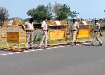 ದಿಂಗಾಲೇಶ್ವರ ಶ್ರೀಗಳ ಧರಣಿ ತಡೆಯಲು ಪೊಲೀಸರಿಂದ ನಾಕಾಬಂದಿ!