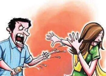 ಬೆಂಗಳೂರಿನಲ್ಲಿ ಯುವತಿ ಮೇಲೆ ಆ್ಯಸಿಡ್ ದಾಳಿ  : ಆರೋಪಿ ಪರಾರಿ!