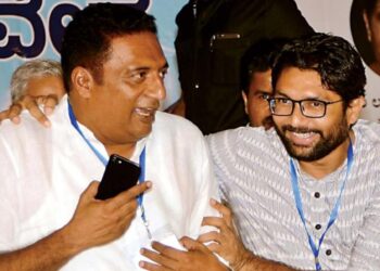 ಸ್ವತಂತ್ರ ಭಾರತದ ಮೊದಲ ಭಾರತೀಯ ಭಯೋತ್ಪಾದಕ ಗೋಡ್ಸೆ : ಜಿಗ್ನೇಶ್ ಮೇವಾನಿ ಬೆನ್ನಿಗೆ ನಿಂತ ಪ್ರಕಾಶ್ ರೈ!