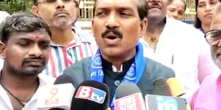 ಬಂಡತನ ಪ್ರದರ್ಶನ ಮಾಡದೇ ಈಶ್ವರಪ್ಪ ರಾಜೀನಾಮೆ ನೀಡಬೇಕು : ಕಾಂಗ್ರೆಸ್ ಶಾಸಕ ಪ್ರಸಾದ್ ಅಬ್ಬಯ್ಯ