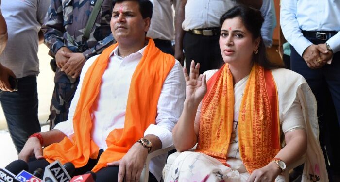 ಹನುಮಾನ್‌ ಚಾಲೀಸಾ ಪಠಣೆ ದಿಢೀರ್‌ ಕೈ ಬಿಟ್ಟ ರಾಣಾ ದಂಪತಿ