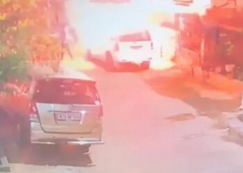 ತಮಿಳುನಾಡು: ಹೆಂಡತಿಗೆ ಚಿನ್ನ ಖರೀದಿಸಲು ತನ್ನದೇ ಕಾರ್‌ ಗೆ ಬೆಂಕಿಯಿಟ್ಟ ಬಿಜೆಪಿ ನಾಯಕ.!