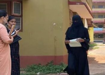 ಹಿಜಾಬ್‌ ವಿವಾದ: ಪಿಯುಸಿ ಪರೀಕ್ಷೆಯಿಂದ ಹೊರನಡೆದ ಇಬ್ಬರು ವಿದ್ಯಾರ್ಥಿನಿಯರು!