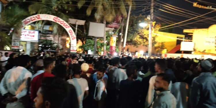 ಸಾಮಾಜಿಕ ಜಾಲತಾಣದಲ್ಲಿ ಪ್ರಚೋದನಕಾರಿ ಪೋಸ್ಟ್: ಹಿಂಸಾಚಾರದಿಂದ ಹಳೇ ಹುಬ್ಬಳ್ಳಿ ಉದ್ವಿಗ್ನ