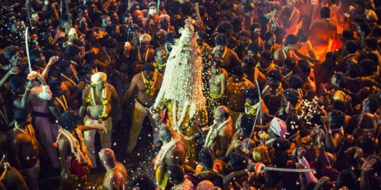 ನಾಳೆ ವಿಶ್ವವಿಖ್ಯಾತ ಬೆಂಗಳೂರು ಕರಗ : ಮೈಸೂರು ರಾಜವಂಶಸ್ಥ ಯದುವೀರ್ ಒಡೆಯರ್ ಭಾಗಿ!