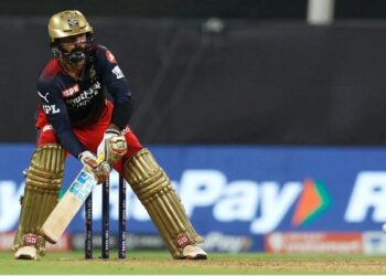 ಸಂಘಟಿತ ಆರ್ ಸಿಬಿಗೆ ಸುಲಭ ಜಯ: ಡೆಲ್ಲಿಗೆ 16 ರನ್ ಆಘಾತ