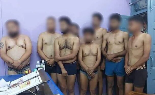 ಪತ್ರಕರ್ತರನ್ನು ಅರೆಬೆತ್ತಲೆಯಲ್ಲಿ ಠಾಣೆಯಲ್ಲಿ ನಿಲ್ಲಿಸಿದ ಪೊಲೀಸರು!