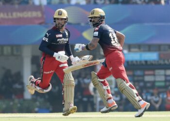 ಐಪಿಎಲ್: ಆರ್‌ ಸಿಬಿ ಲಿಫ್ಟ್‌ ಮಾಡಿದ ಕೊಹ್ಲಿ- ರಜತ್‌ ಫಿಫ್ಟಿ