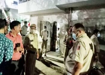 ಫ್ಲಾಟ್ ಅನ್ನು ‘ಗ್ಯಾಸ್ ಚೇಂಬರ್’ ಆಗಿ ಪರಿವರ್ತನೆ : ಉಸಿರುಗಟ್ಟಿ ಮೂವರು ಸಾವು!