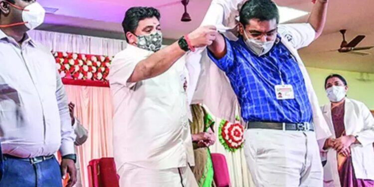 ಚರಕ ಶಪಥ ವಿವಾದ ; ಡೀನ್‌ಗೆ ಗೇಟ್ ಪಾಸ್ ನೀಡಿದ ತಮಿಳುನಾಡು ಸರ್ಕಾರ