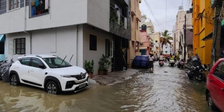 ಜೀವಮಾನದ ಸಂಪಾದನೆಯೆಲ್ಲಾ ನೀರು ಪಾಲು : ಮಳೆ ನಿಂತು ಹೋದ ಮೇಲೆ ಕಣ್ಣೀರಲ್ಲಿ ಕೈ ತೊಳೆಯುತ್ತಿರುವ ಜನರು!