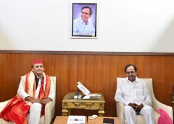 ದೆಹಲಿ | ತೆಲಂಗಾಣ ಮುಖ್ಯಮಂತ್ರಿ ಕೆಸಿಆರ್ ಭೇಟಿ ಮಾಡಿದ ಅಖಿಲೇಶ್ ಯಾದವ್