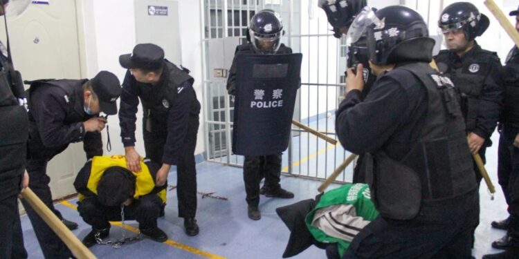 ಉಯ್ಗರ್ ಮುಸ್ಲಿಮರಿಗೆ ಚಿತ್ರ ಹಿಂಸೆ ನೀಡುತ್ತಿರುವ ಚೀನಾದ ಕಮ್ಯುನಿಸ್ಟ್‌ ಸರ್ಕಾರ: ಬೆಚ್ಚಿಬೀಳಿಸುವ ಮಾಹಿತಿ ಸೋರಿಕೆ!