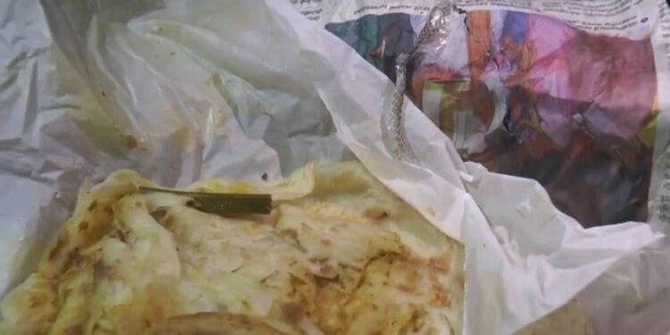 ಕೇರಳ | ಪೊರೋಟ ತಂದ ಪೊಟ್ಟಣದಲ್ಲಿ ಹಾವಿನ ಪೊರೆ : ಹೊಟೇಲಿಗೆ ಬೀಗ ಜಡಿದ ಅಧಿಕಾರಿಗಳು