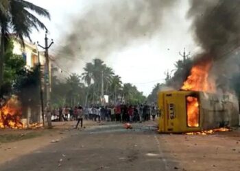 ಜಿಲ್ಲೆಯ ಹೆಸರು ಬದಲಾವಣೆಗೆ ಆಕ್ರೋಶ: ಆಂಧ್ರ ಸಚಿವರ ಮನೆಗೆ ಬೆಂಕಿ!