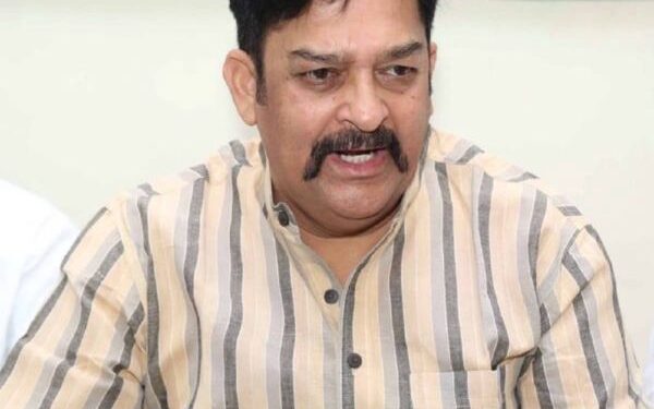 ಹಿಜಾಬ್-ಹಲಾಲ್-ಧರ್ಮದ ಹೆಸರಲ್ಲಿ ಕಚ್ಚಾಡಿಸಿದ್ದವರಿಗೆ ಶ್ರೀಲಂಕಾದಲ್ಲಿ ದನಕ್ಕೆ ಬಡಿದಂತೆ ಬಡಿಯುತ್ತಿದ್ದಾರೆ: ಪ್ರಕಾಶ್‌ ರಾಥೋಡ್