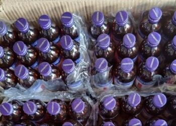 ಬೈಕ್ ನಲ್ಲಿ ಚೇಸ್ ಮಾಡಿ 8640 ನಿಷೇಧಿತ ಕಾಫ್ ಸಿರಪ್ ಬಾಟಲ್ ವಶ!