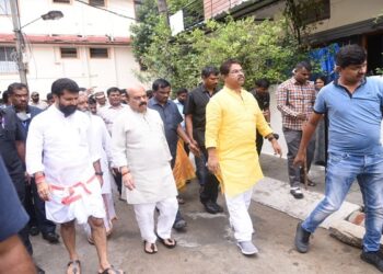 ಅರ್ಧಗಂಟೆಗೆ ಮುಗಿದ ಮಳೆ ಹಾನಿ ಪ್ರದೇಶ ಭೇಟಿ: ಸಿಎಂ ಬೊಮ್ಮಾಯಿ ಕಾಟಾಚಾರ ವೀಕ್ಷಣೆ!