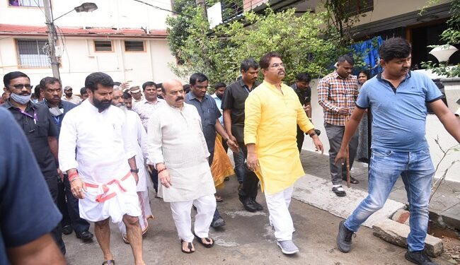 ಅರ್ಧಗಂಟೆಗೆ ಮುಗಿದ ಮಳೆ ಹಾನಿ ಪ್ರದೇಶ ಭೇಟಿ: ಸಿಎಂ ಬೊಮ್ಮಾಯಿ ಕಾಟಾಚಾರ ವೀಕ್ಷಣೆ!