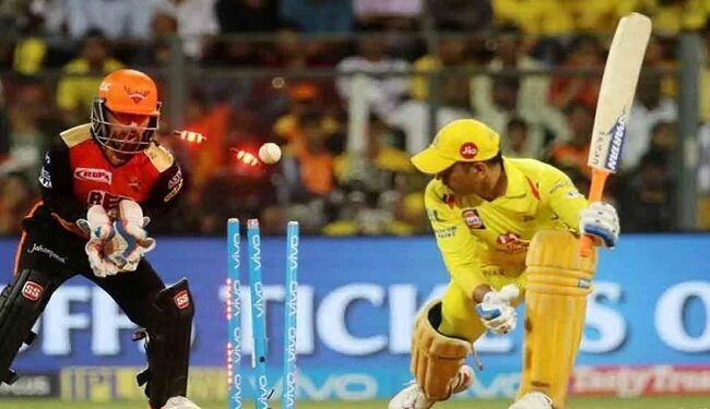 154 ಕಿ.ಮೀ. ವೇಗದ ಚೆಂಡಿಗೆ ಧೋನಿ ಬೌಲ್ಡ್:‌ ಉಮ್ರಾನ್‌ ಮಲಿಕ್‌ ಐಪಿಎಲ್ ದಾಖಲೆ!