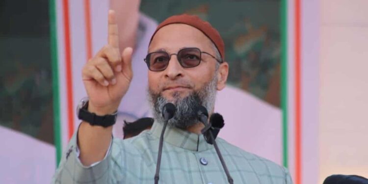 ಪೆಟ್ರೋಲ್ ಬೆಲೆ ಏರಿಕೆ ಮತ್ತು ನಿರುದ್ಯೋಗಗಳಿಗೆ ಕೂಡಾ ಔರಂಗಜೇಬ್ ಹೊಣೆಯೇ? : ಓವೈಸಿ ಪ್ರಶ್ನೆ