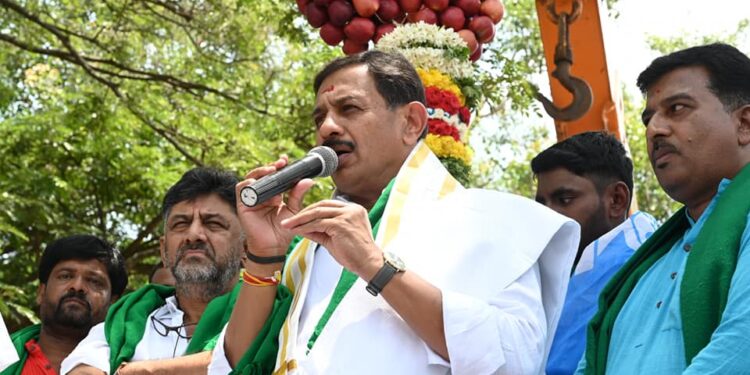 ಜನಪ್ರತಿನಿಧಿಗಳೊಂದಿಗೆ ಪೊಲೀಸರ ಈ ನಡವಳಿಕೆ ಪ್ರಜಾಪ್ರಭುತ್ವವನ್ನು ಅಣಕಿಸುವಂತಿದೆ : ಮಾಜಿ ಶಾಸಕ ಬಾಲಕೃಷ್ಣ