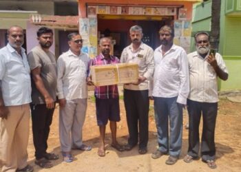 ಕರ್ನಾಟಕದಲ್ಲಿ ಭುಗಿಲೆದ್ದ ʼಚಡ್ಡಿʼ ರಾಜಕಾರಣ: ಮನೆ-ಮನೆಗೆ ತೆರಳಿ ಚಡ್ಡಿ ಸಂಗ್ರಹಿಸಿದ ಆರ್‌ಎಸ್‌ಎಸ್‌ ಕಾರ್ಯಕರ್ತರು