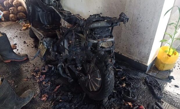 ಚಾರ್ಜ್‌ಗೆ ಹಾಕಿದ ಎಲೆಕ್ರ್ಟಿಕ್ ಸ್ಕೂಟರ್ ಬೆಂಕಿಗಾಹುತಿ