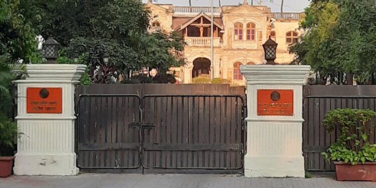 ಬಾಳಸಾಹೇಬ್‌ ವಾಸಿಸುತ್ತಿದ್ದ ಕುಟುಂಬದ ಮನೆಗೆ ಸ್ಥಳಾಂತರಗೊಂಡ ಉದ್ಧವ್‌ ಠಾಕ್ರೆ: ಬಂಡಾಯ ನಾಯಕರಿಗೆ ಪರೋಕ್ಷ ಸಂದೇಶ?