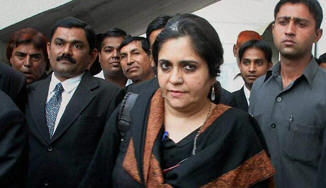 ಹೋರಾಟಗಾರ್ತಿ ತೀಸ್ತಾ ಸೆಟಲ್ವಾಡ್‌ರನ್ನು ಬಂಧಿಸಿದ ಗುಜರಾತ್ ಭಯೋತ್ಪಾದನಾ ನಿಗ್ರಹ ದಳ!