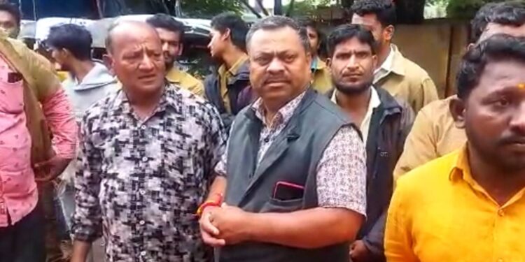 ಪರಿಷ್ಕರಣೆಯಾಗದ ಪ್ರಯಾಣಿಕರ ದರ : ಸಂಕಷ್ಟಕ್ಕೆ ಸಿಲುಕಿದ ಹುಬ್ಬಳ್ಳಿ ಅಟೋ ಚಾಲಕರು!