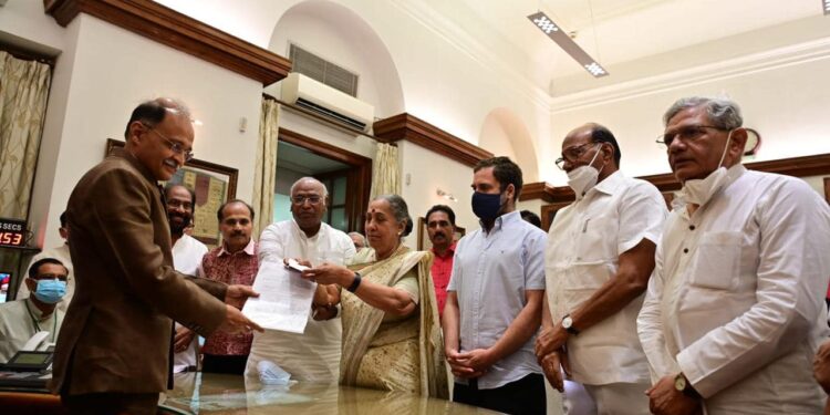 ಉಪರಾಷ್ಟ್ರಪತಿ ಚುನಾವಣೆ; ಉಮೇದುವಾರಿಕೆ ಸಲ್ಲಿಸಿದ ಮಾರ್ಗರೇಟ್ ಆಳ್ವ