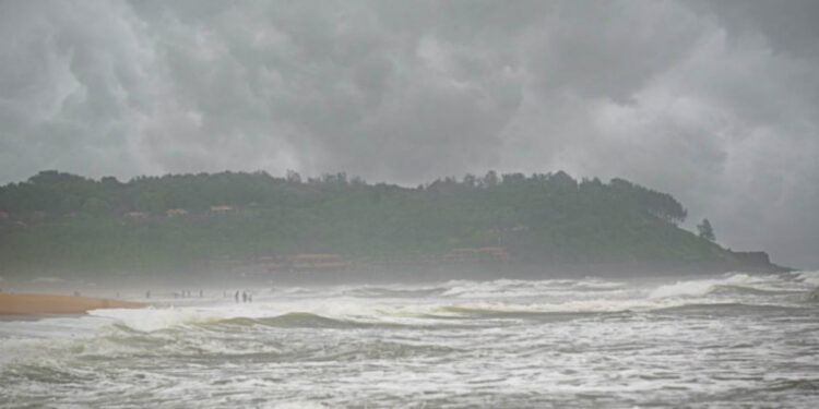 ಮುಂದಿನ 24 ಗಂಟೆಗಳ ಕಾಲ ಕರಾವಳಿ ಜಿಲ್ಲೆಗಳಿಗೆ ಹೈ ಅಲರ್ಟ್ : ಹವಾಮಾನ ಇಲಾಖೆ