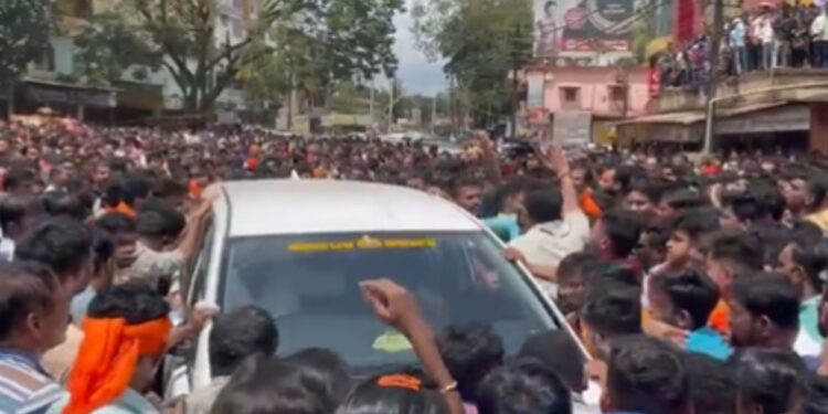 ಪ್ರವೀಣ್ ನೆಟ್ಟಾರ್ ಹತ್ಯೆ : ನಳಿನ್ ಕಟೀಲ್, ಸುನೀಲ್ ಕುಮಾರ್ ಮೇಲೆ ಹಲ್ಲೆಗೆ ಮುಂದಾದ ಬಿಜೆಪಿ ಕಾರ್ಯಕರ್ತರು!