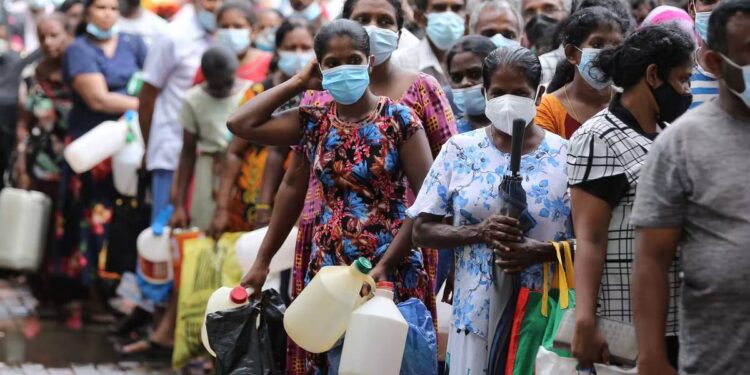 ಉಲ್ಬಣಿಸಿದ ಬಿಕ್ಕಟ್ಟು ಪಲಾಯನದ ಮಹಾಪೂರ