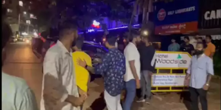 ಮಂಗಳೂರು ಪಬ್‌ ನಲ್ಲಿ ವಿದ್ಯಾರ್ಥಿಗಳ ಪಾರ್ಟಿ: ಭಜರಂಗ ದಳ ಕಾರ್ಯಕರ್ತರಿಂದ ದಾಳಿ!