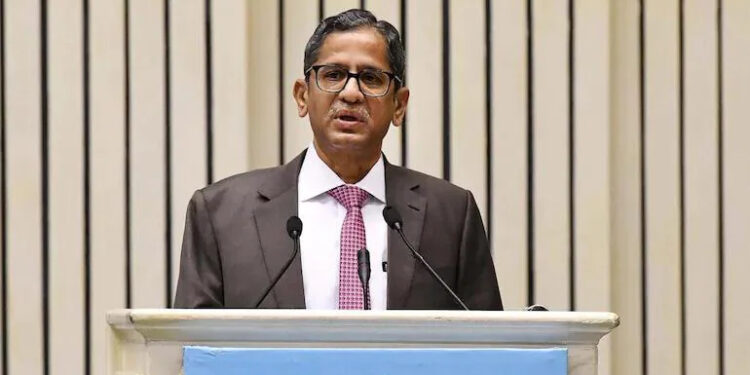 ಸಂವಿಧಾನಕ್ಕೆ ಮಾತ್ರ ನ್ಯಾಯಾಂಗ ಉತ್ತರ : ರಾಜಕೀಯ ಪಕ್ಷಗಳ ವಿರುದ್ಧ ಸಿಜೆಐ ರಮಣ ವಾಗ್ದಾಳಿ