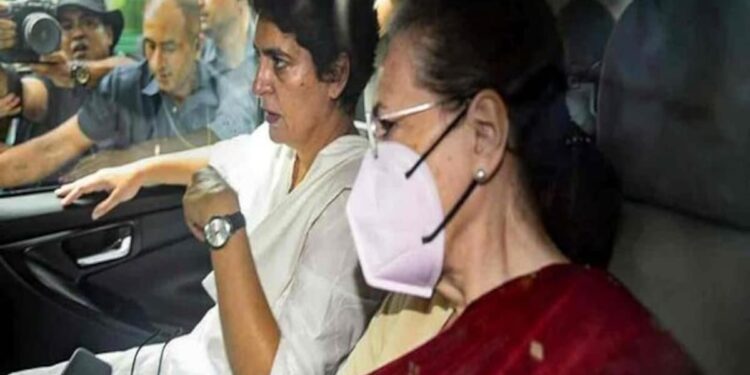 ರಾಹುಲ್, ಪ್ರಿಯಾಂಕ ಜೊತೆ ಇಡಿ ಕಚೇರಿಗೆ ಬಂದ ಕಾಂಗ್ರೆಸ್ ಅಧ್ಯಕ್ಷೆ ಸೋನಿಯಾ ಗಾಂಧಿ!