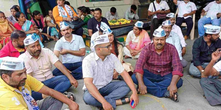 ಸಾರಿಗೆ ನೌಕರರ ಆತ್ಮಹ ತ್ಯೆಗೆ ನ್ಯಾಯ ದೊರಕಿಸಿಕೊಡಲು ಆಮ್ ಆದ್ಮಿ ಪಕ್ಷದಿಂದ ಪ್ರತಿಭಟನೆ