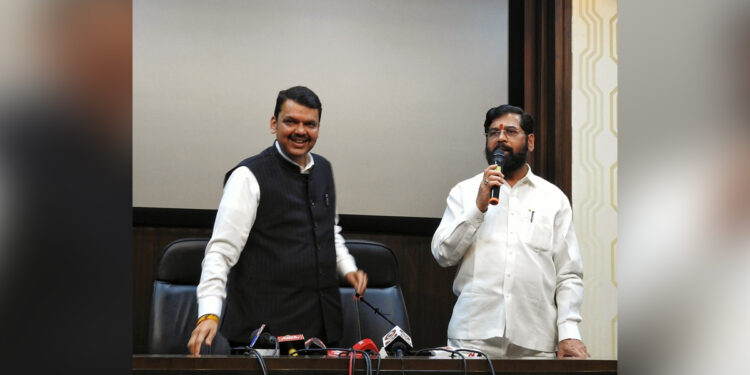 ದೆಹಲಿಯಲ್ಲಿ ಬೀಡು ಬಿಟ್ಟ ಮಹಾ ಸಿಎಂ – ಡಿಸಿಎಂ