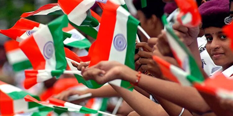 ಅಮೃತ ಮಹೋತ್ಸವದ ನಂತರ ರಾಷ್ಟ್ರ ಧ್ವಜಗಳ ವಿಲೇವಾರಿ ಹೇಗೆ? : ಇಲ್ಲಿದೆ ದೆಹಲಿಗರ ಪರಿಹಾರ